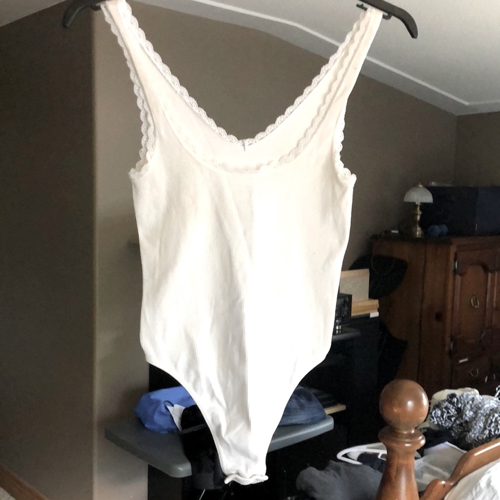 Aura Women’s White S/M ribbed lace tank bodysuit